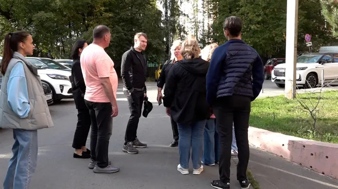 Выездная проверка в Путилково: заместитель главы округа оценил состояние дворов и взял вопросы на контроль