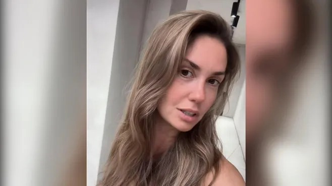 Муцениеце вышла на сцену кабаре спустя почти год после рождения дочери