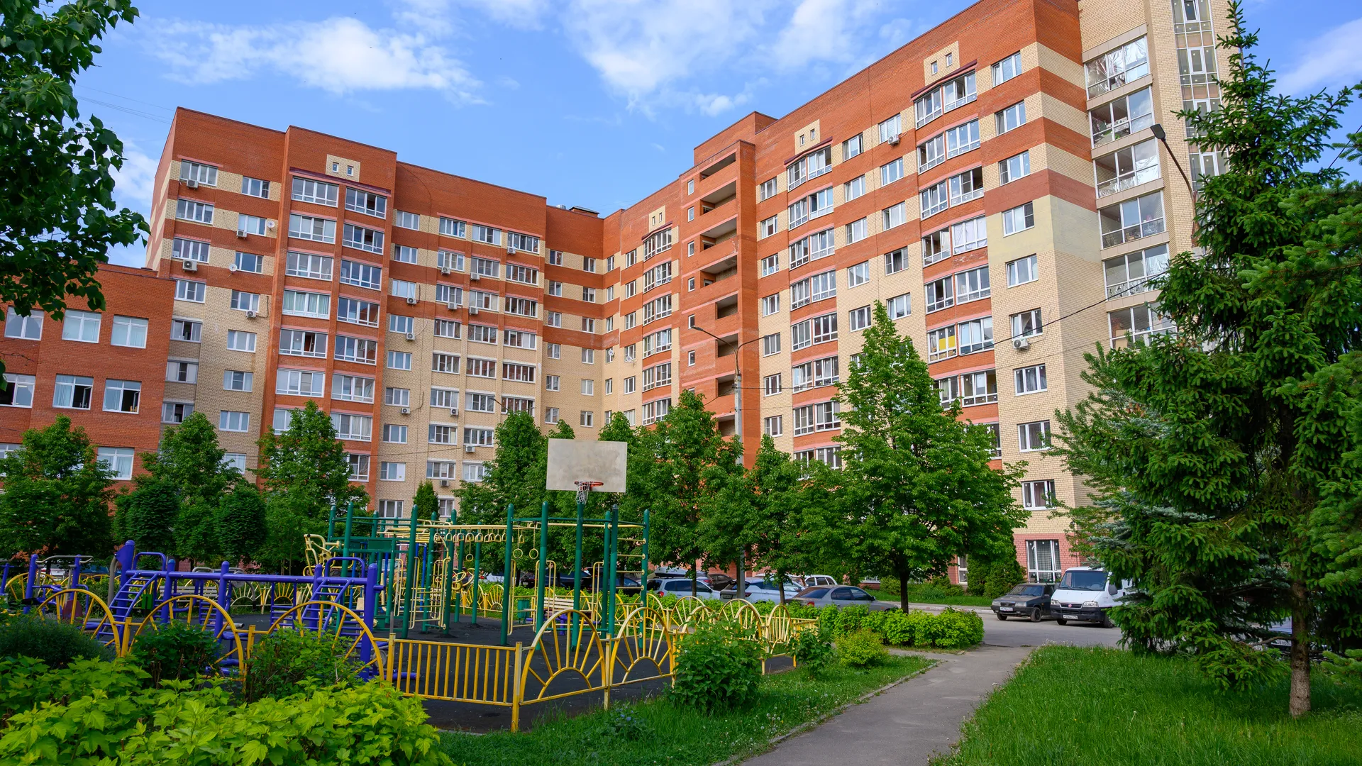Виды Домодедово: двор микрорайона Авиационный