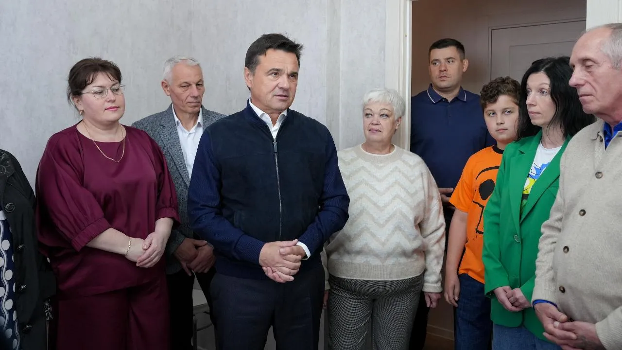 Губернатор Подмосковья в Подольске поздравил новоселов, переезжающих из аварийных домов в новостройку