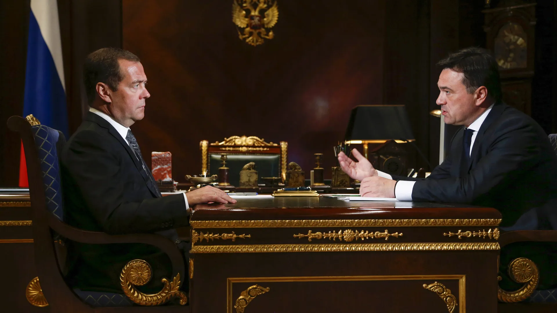 «Проблемных иностранцев — вон»: Медведев потребовал немедленно выдворять мигрантов с опасными болезнями