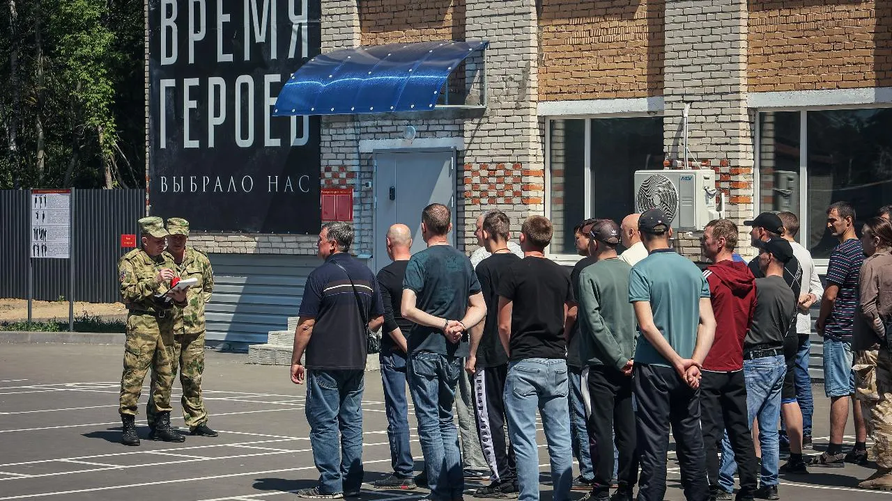 Жителям Подмосковья рассказали о мерах поддержки, которые доступны при заключении контракта от региона