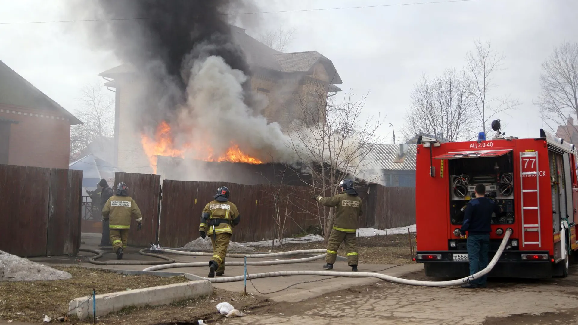 МЧС: на пожарах в Нижегородской области спасли 56 человек, трое погибли