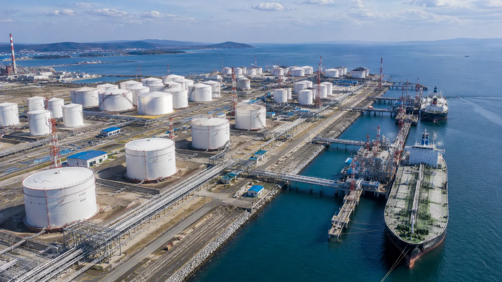 Китай и Индия снова требуют скидок на нефть Urals: вместо премии, но Россия все равно в плюсе