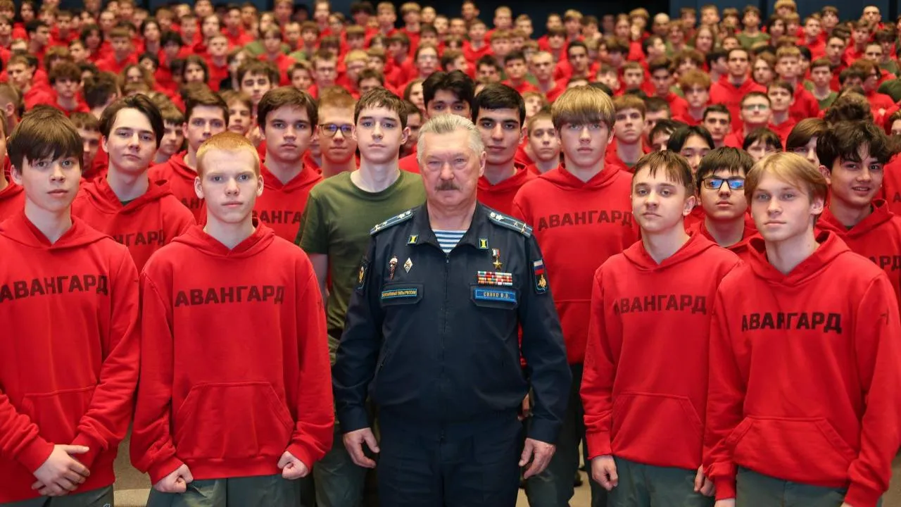 В центре «Авангард» прошла встреча курсантов с Героем РФ
