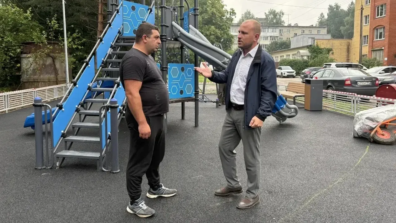 В поселке Селятино строят новую детскую площадку по нацпрограмме