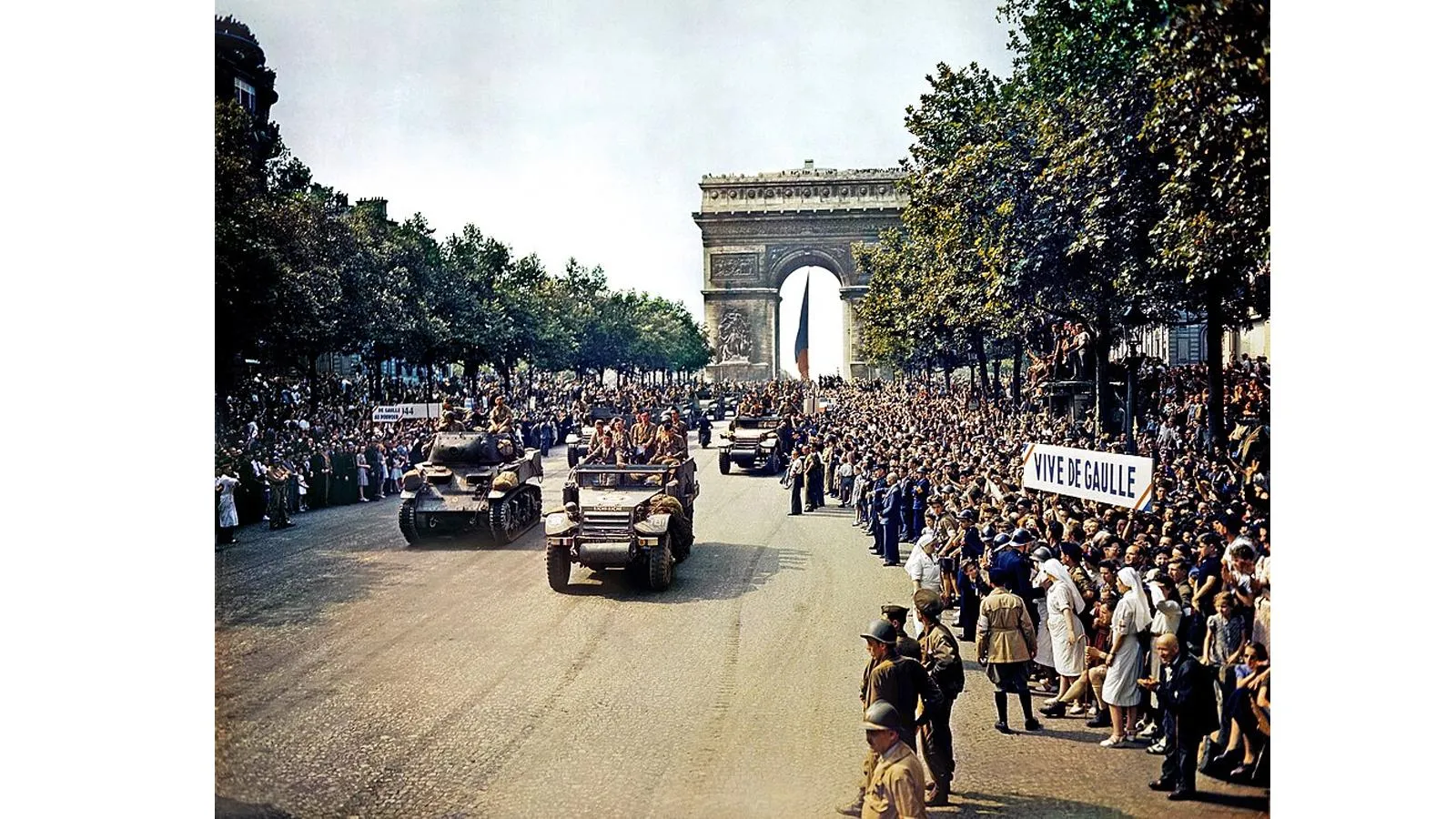 Освобожденный Париж, 1944 год