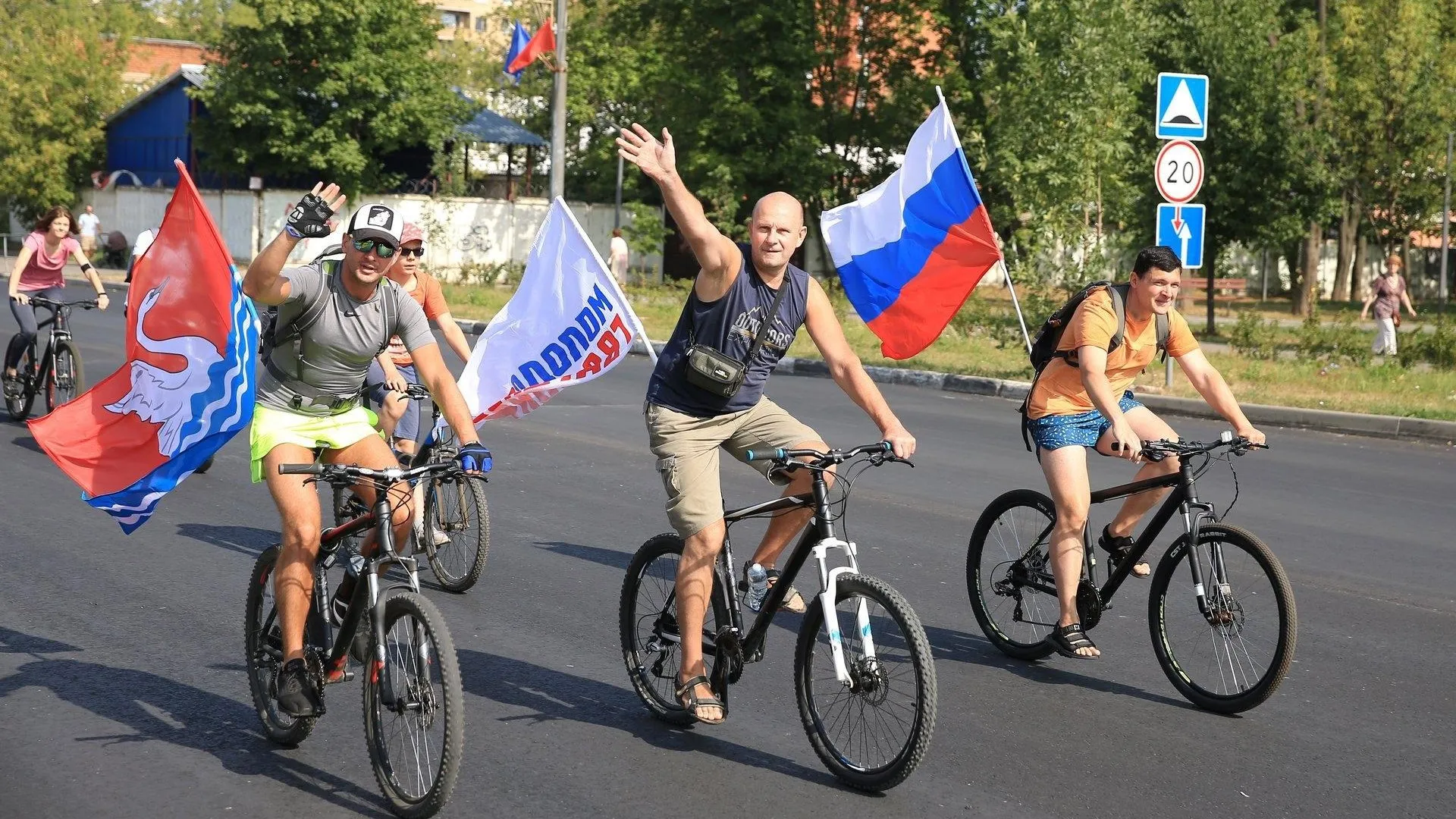 Подарки, танцы и новый велосипед: программа праздника в ФСК «Салют»