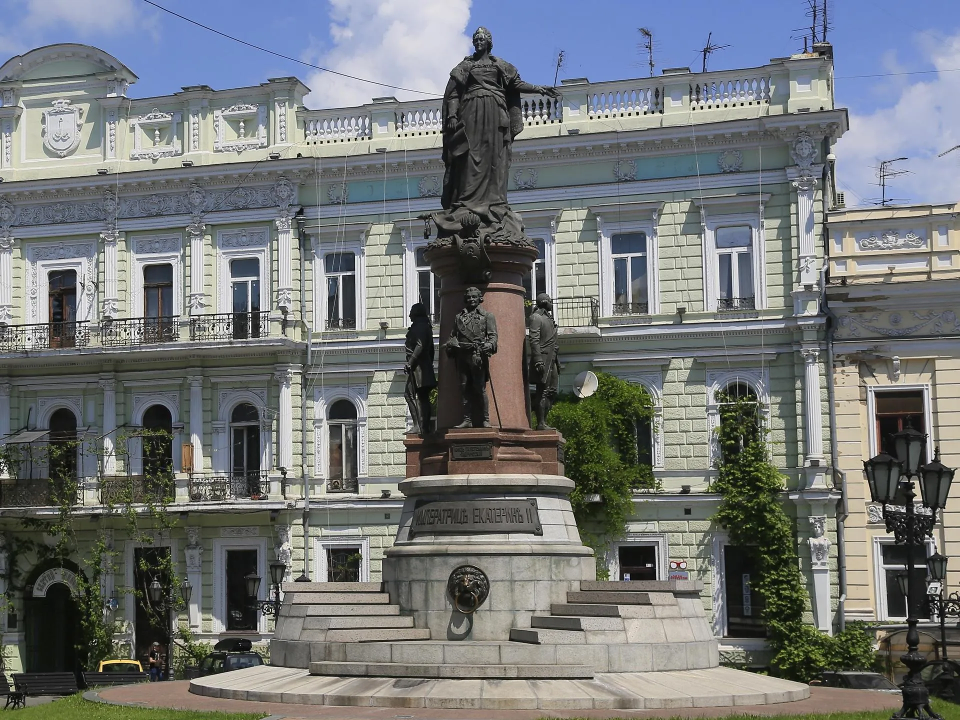 Памятник основательнице Одессы Екатерине II и ее сподвижникам, который украинские власти снесли 29 декабря 2022 года. Peter Seyfferth