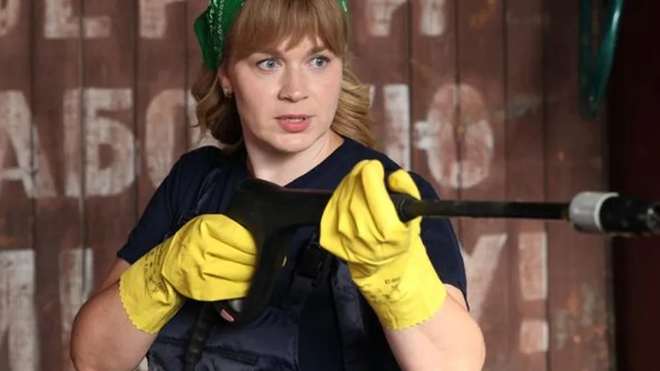 Кадр из сериала «Алла такси». Режиссер Р. Кубаев. 2022 год