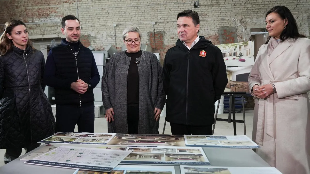Андрей Воробьев проверил ход ремонтных работ в культурном центре «Октябрь» в Электростали