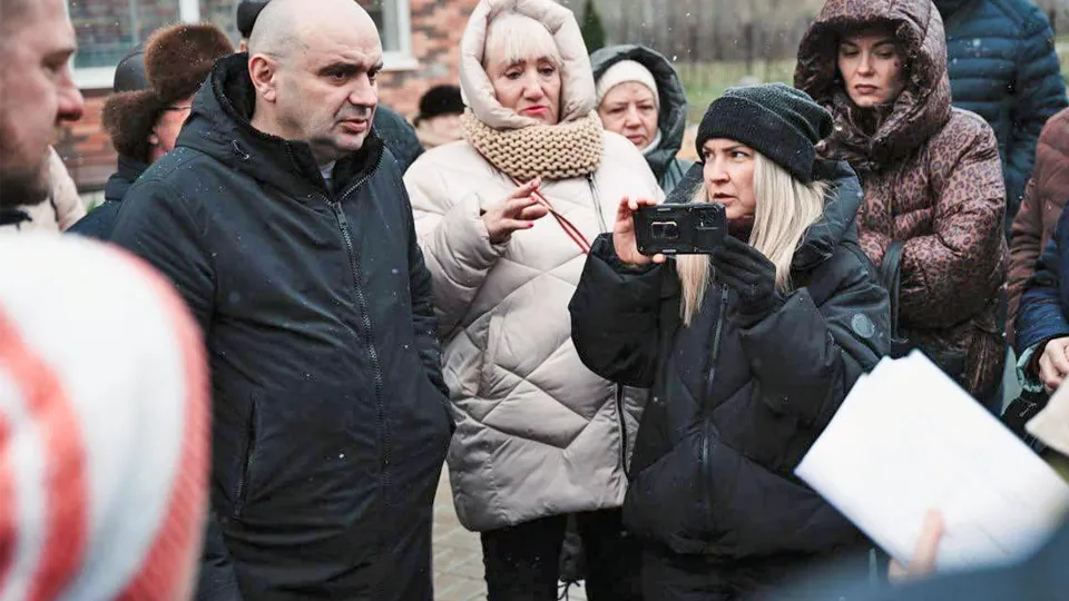 Глава округа Сергей Джеглав на встрече с жителями улицы Пушкина Фото: администрация городского округа Лосино-Петровский