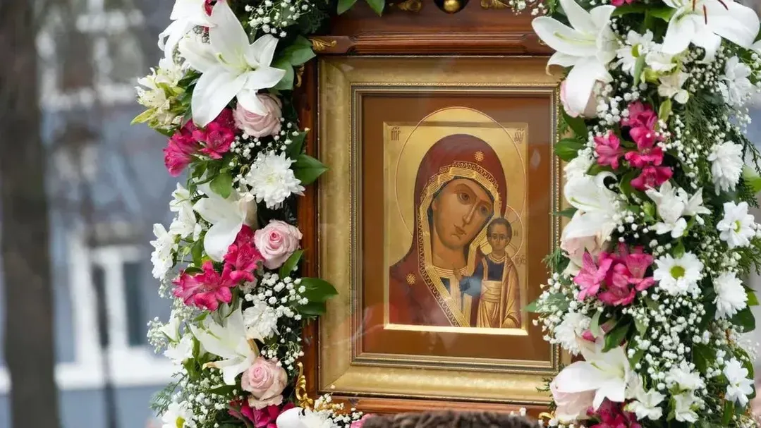 От Адама и Евы до царской семьи: древнерусские иконы и фрески оживут на огромном экране в Коломне 23 мая