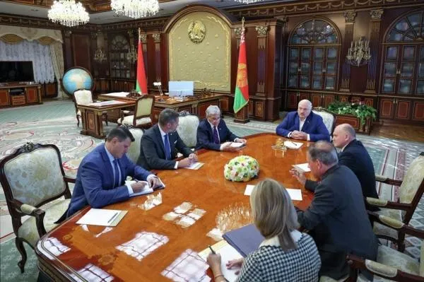 Президент Белоруссии Александр Лукашенко во время встречи с представителем президента США Джоном Коулом в Минске в сентябре 2025 года