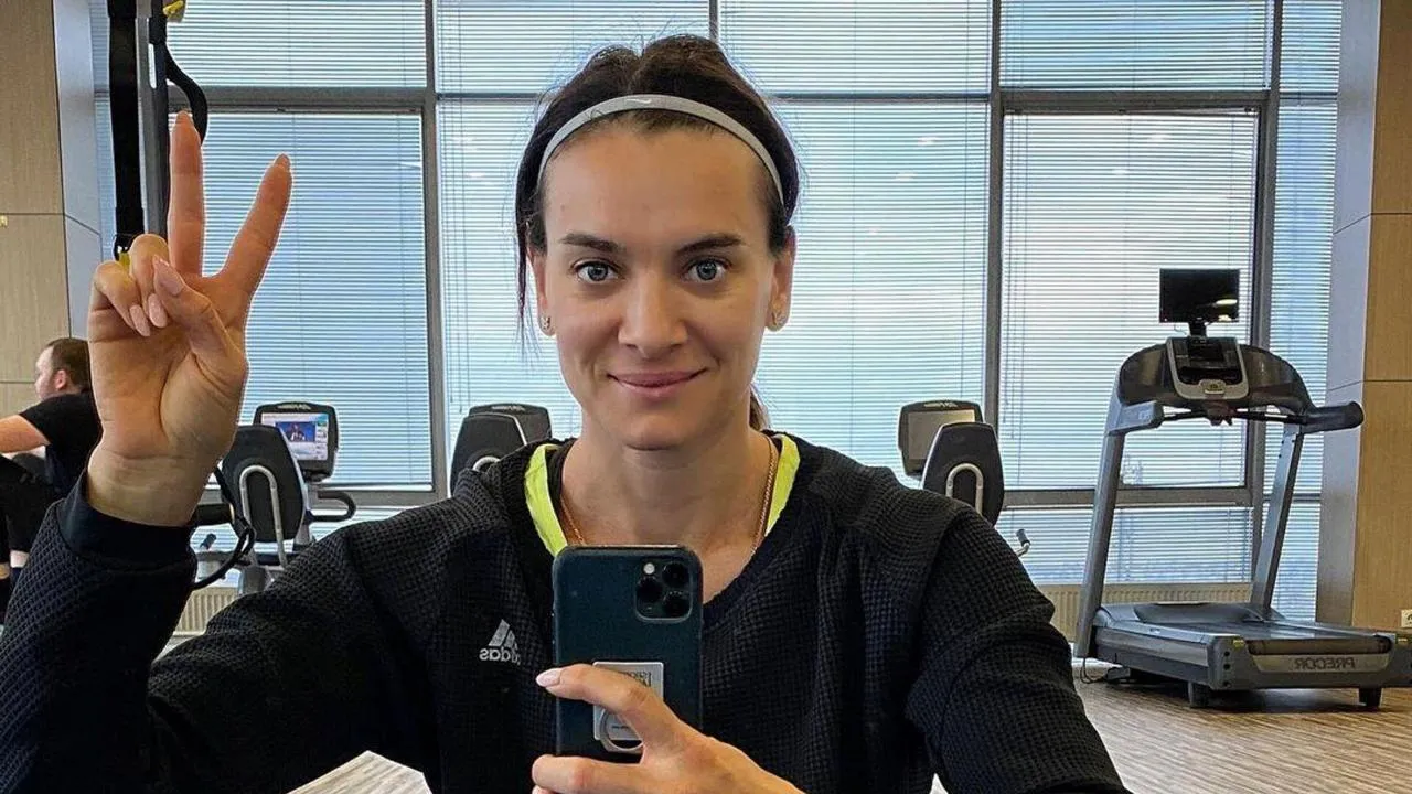На двукратную олимпийскую чемпионку Елену Исинбаеву подали в суд