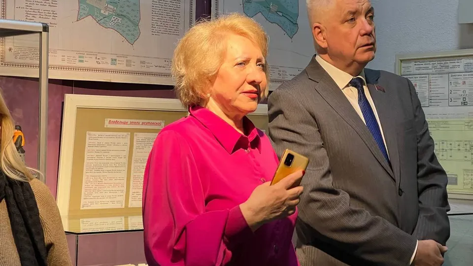 Директор МВЦ Антонина Кошкина и депутат Мособлдумы Тарас Ефимов. Фото: администрация г.о. Реутов
