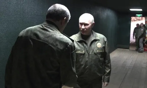 Владимир Путин посещает командный пункт группировки «Запад»