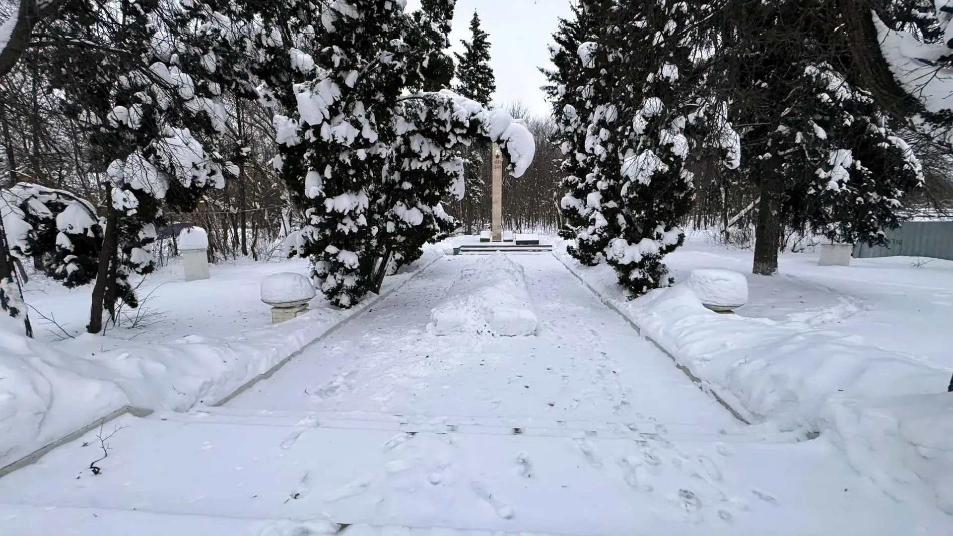 Первый в Богородском округе памятник героям войны в деревне Белой
