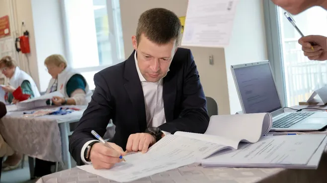 Глава Балашихи Сергей Юров и депутат Госдумы Сергей Пахомов проголосовали на выборах