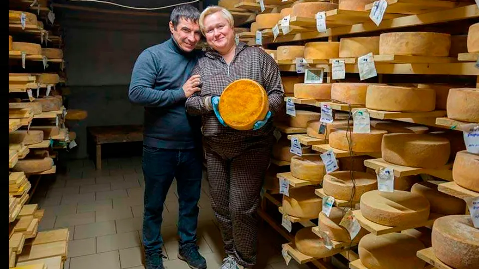 Зарайские сыровары Николай и Ольга Ивановы. Фото: vk.com/Сыры Зарайские