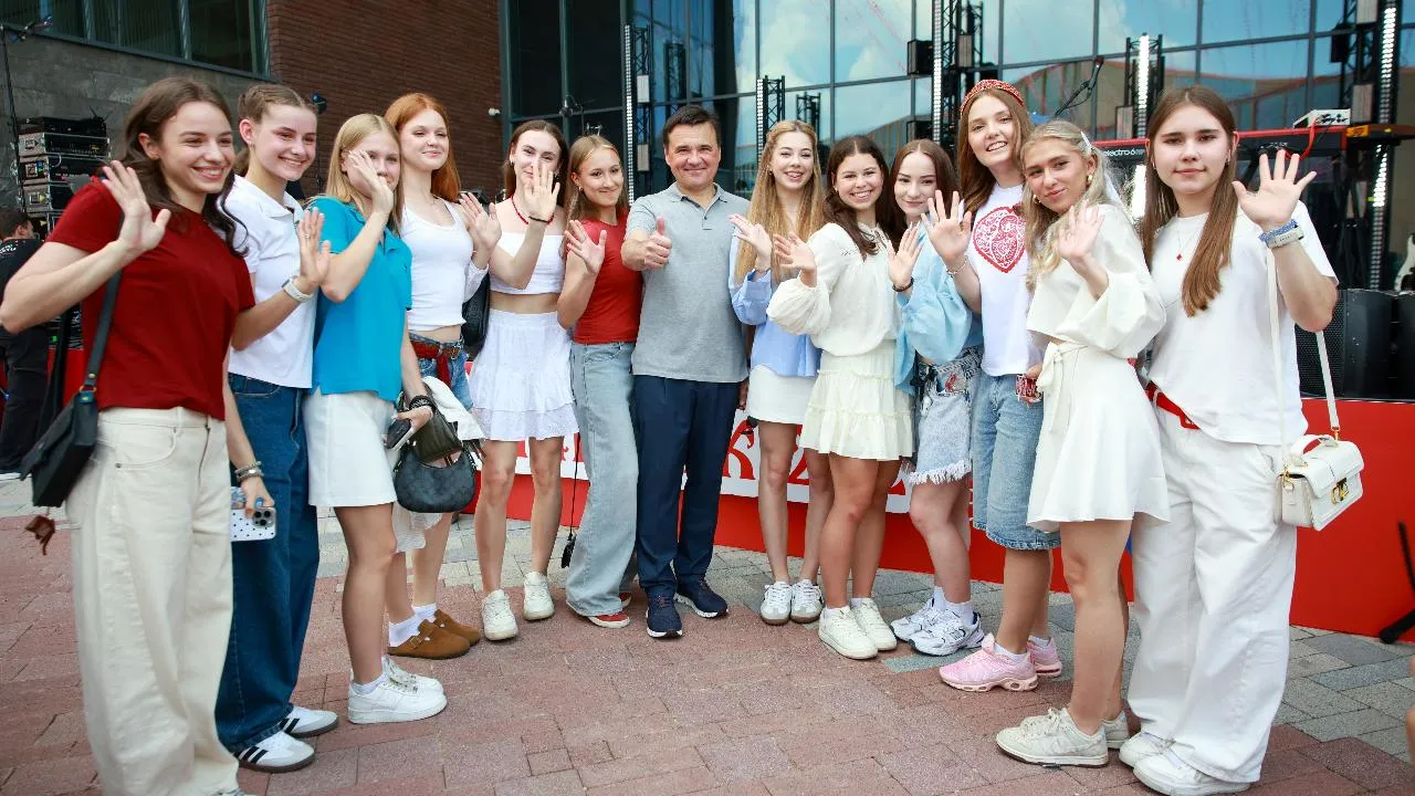 Андрей Воробьев наградил победителей ВсОШ из Подмосковья
