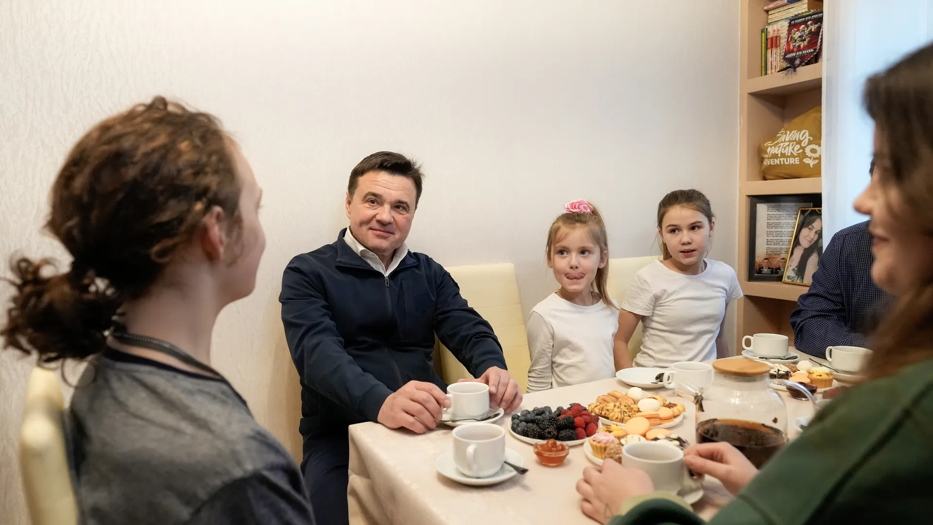 Андрей Воробьев навестил семью погибшего на СВО бойца