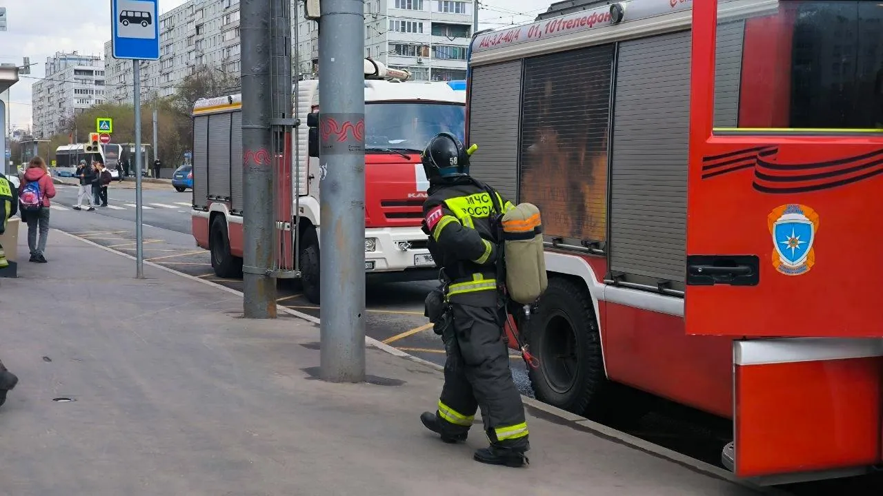 Пожар-гигант в Петербурге: огонь охватил 82 тысячи квадратов, версия об атаке БПЛА на проверке