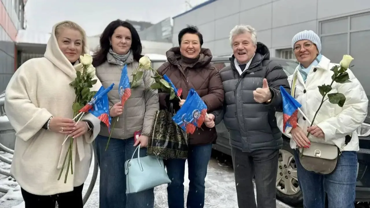 Атмосфера праздника в цехах: депутаты Химок поздравили коллектив НПО им. Лавочкина с Днем космонавтики