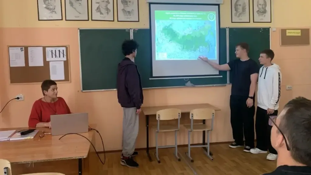 Подмосковные студенты приняли участие в мероприятиях ко Дню работников леса