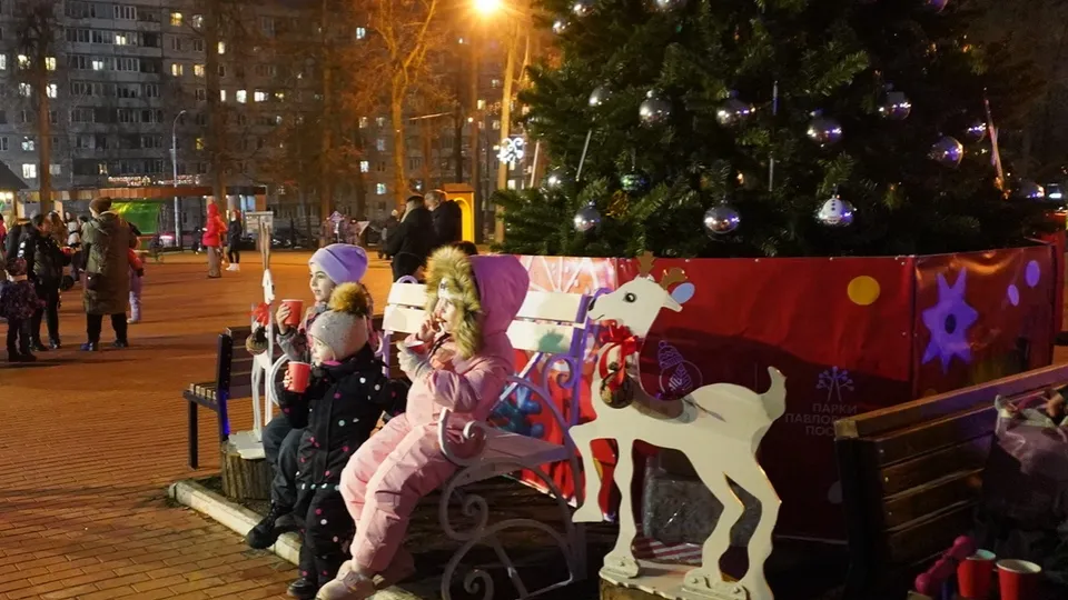 Зимние инсталляции возле Дома культуры. Фото: МедиаБанк Подмосковья/Алена Притула