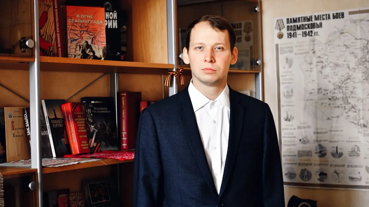 Григорий Назаров — учитель истории и обществознания гимназии № 9