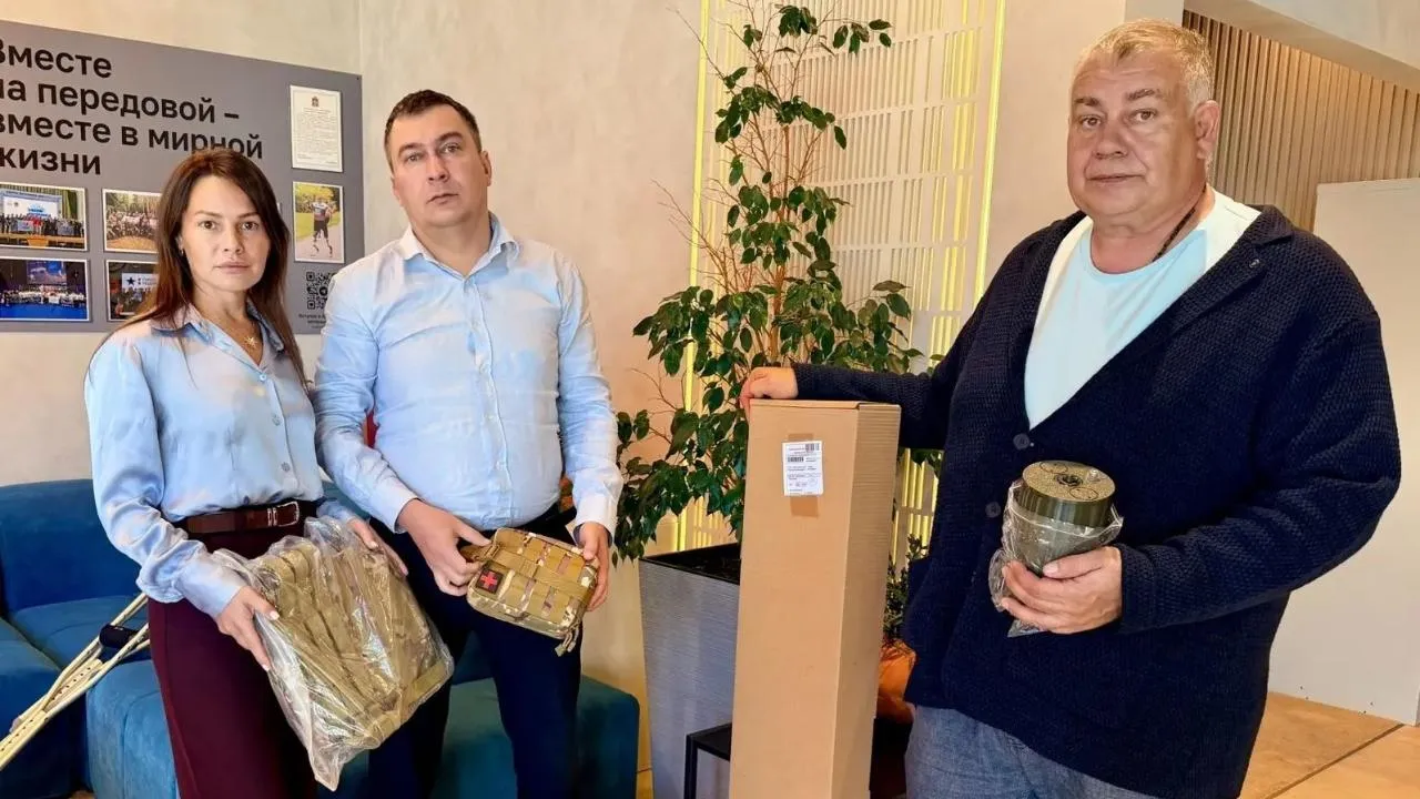 Алексей Фролов справа