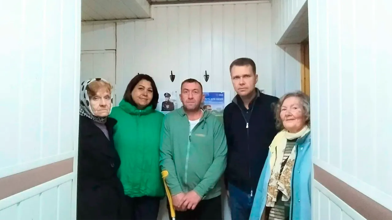 Галина Волкова (вторая слева), Сергей Вавилов (в центре) и Никита Чаплин (второй справа)