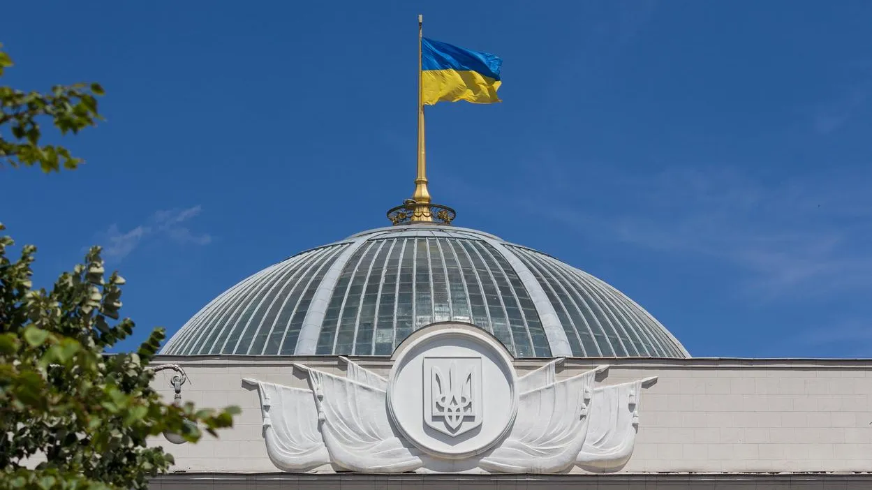 Кампания против Зеленского: политолог заявил, что борьба за власть на Украине перемещается с фронта на выборы