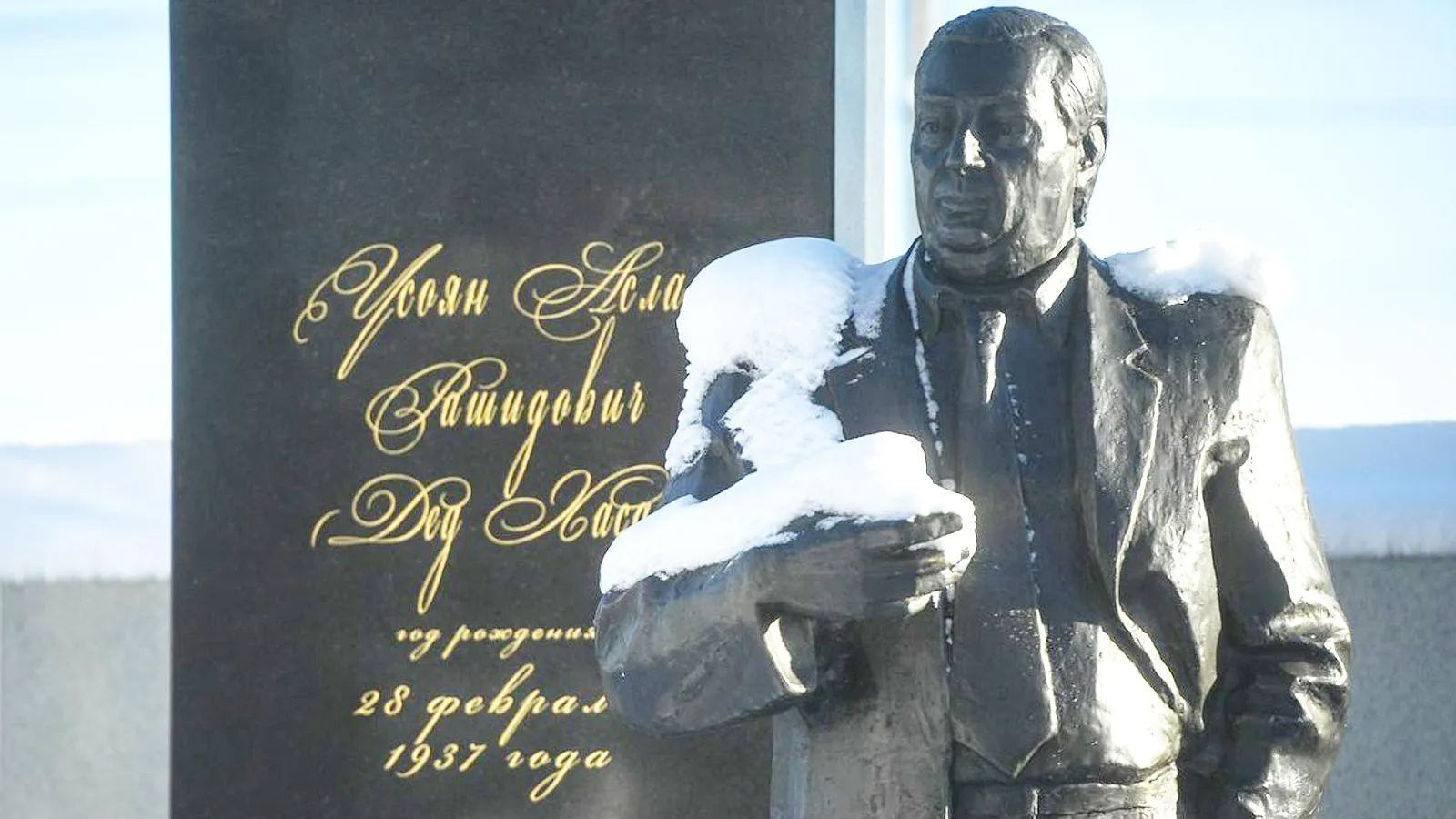 памятник на могиле криминального авторитета Аслана Усояна на Хованском кладбище / Евгений Одиноков