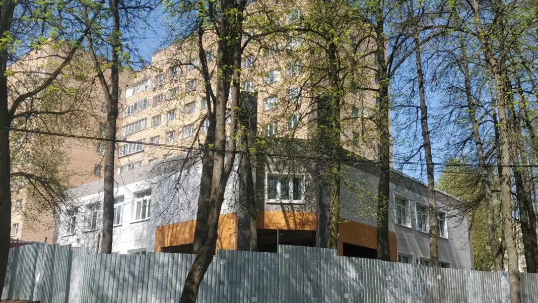 Специалисты обновили фасад в Центре детского творчества в Подольске