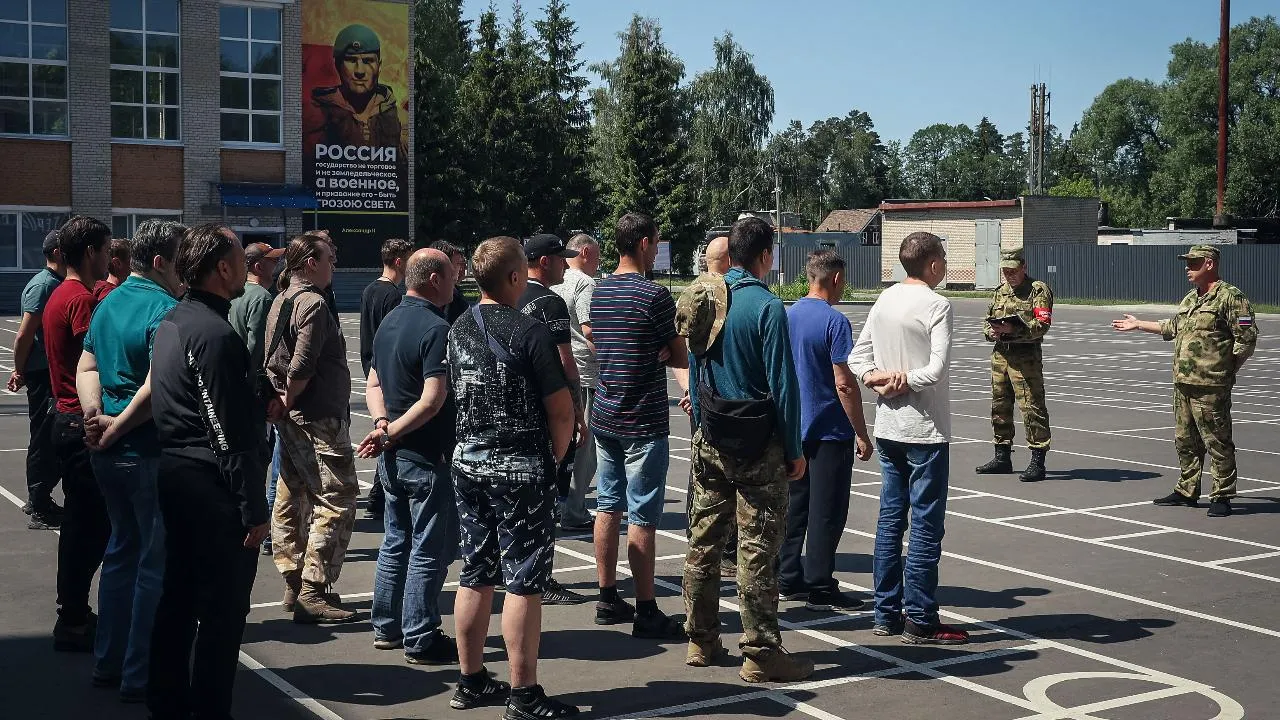 В Подмосковье жителям напомнили о льготах, доступных при заключении контракта от области