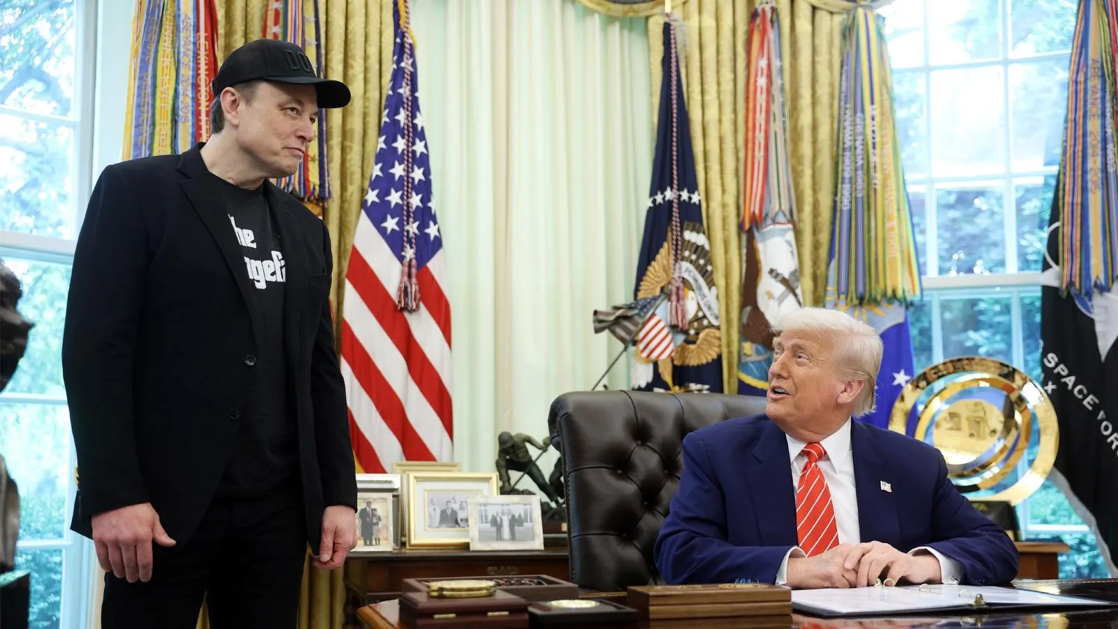 Илон Маск и президент США Дональд Трамп в Овальном кабинете Белого дома, Вашингтон, 30 мая 2025 года. CNP/AdMedia