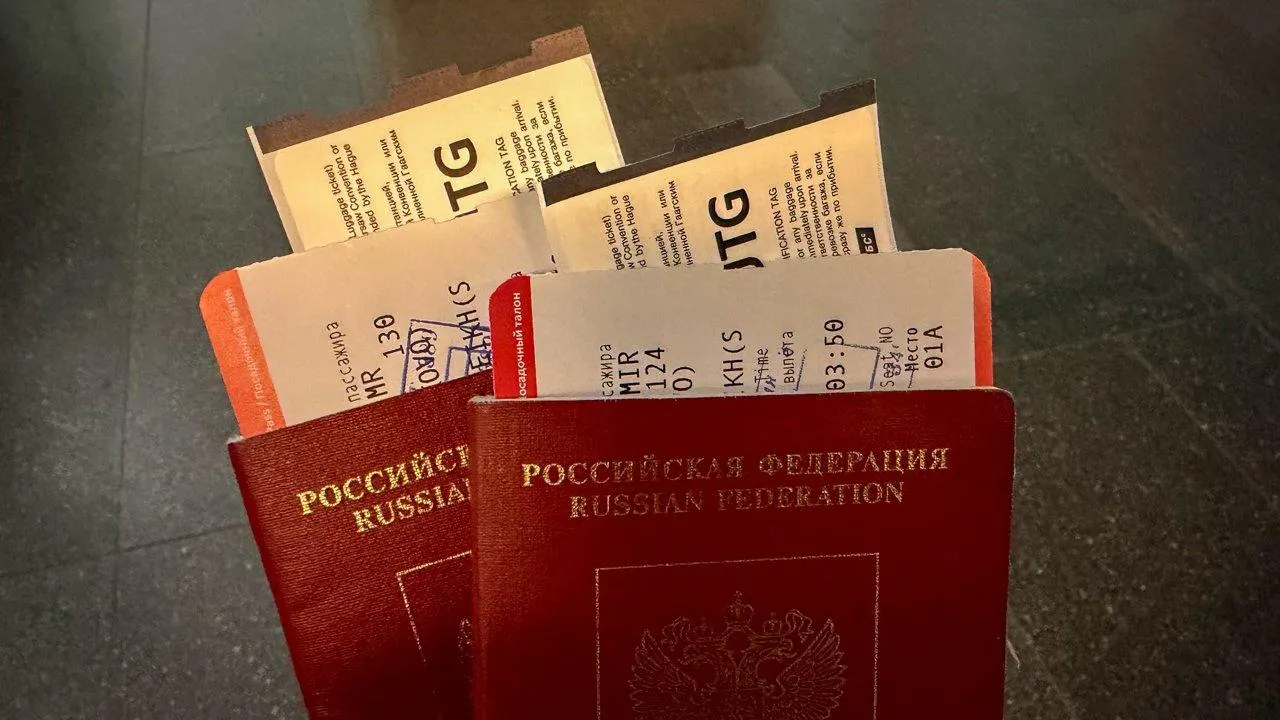 Один биометрический: россиянам рассказали, можно ли иметь два загранпаспорта одновременно