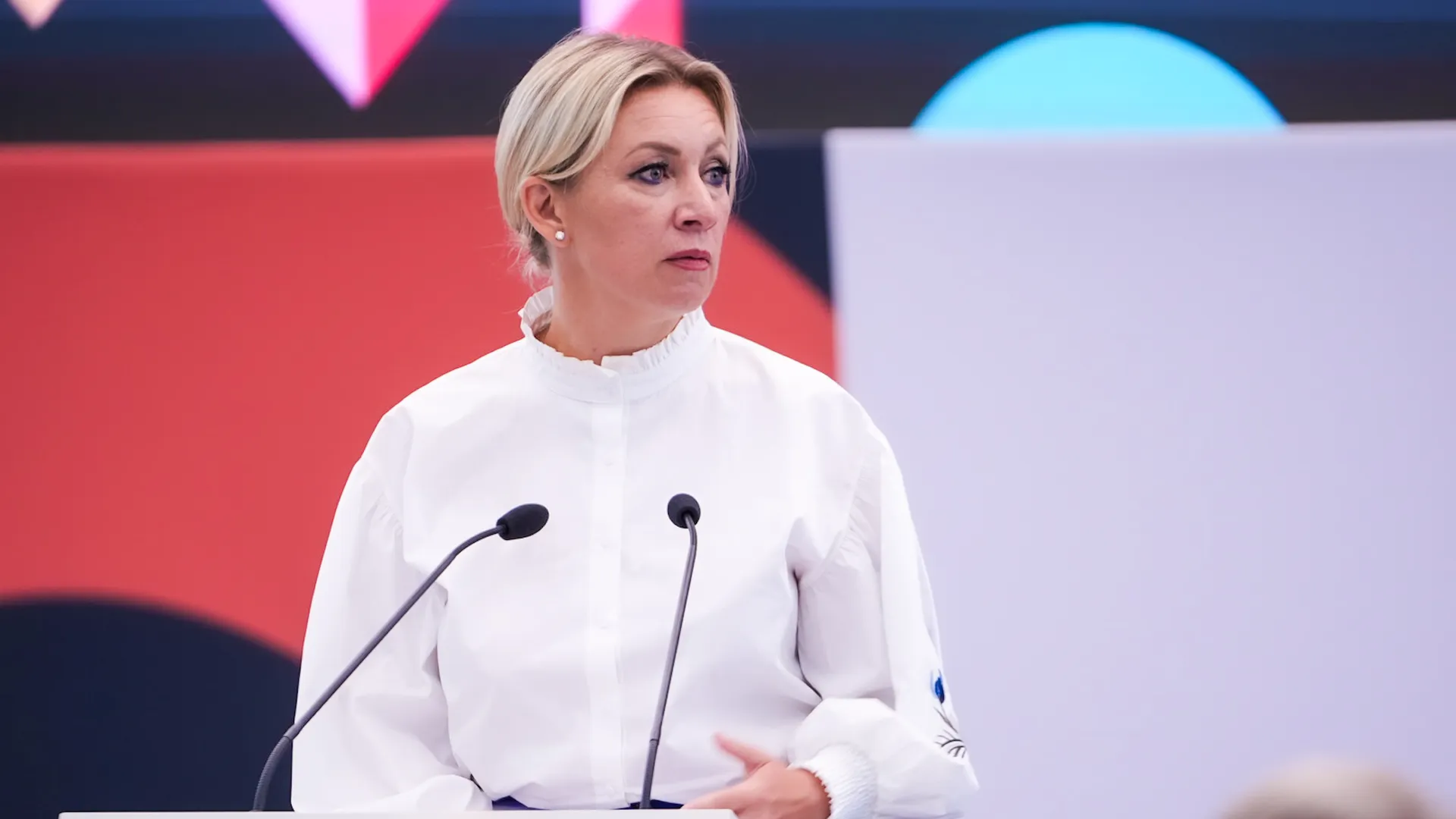 «В семье не без урода. Всякое бывает»: Захарова прокомментировала попытки Украины исказить историческую память