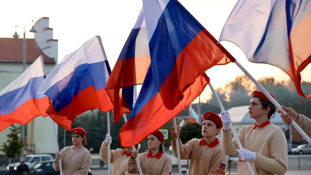 На главной площади Волоколамска отпраздновали День воссоединения новых регионов с Россией