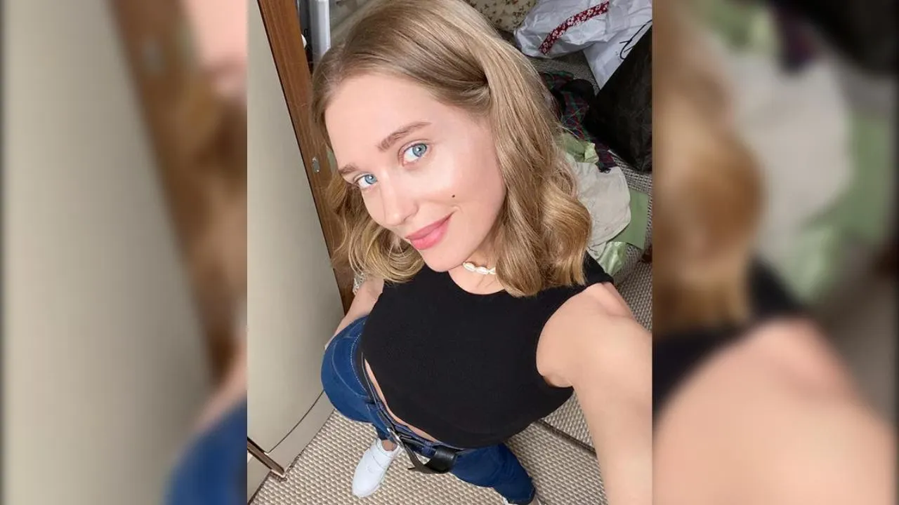 «С детства была супергеройкой»: Кристина Асмус показала архивные фото в футболке с Бэтменом