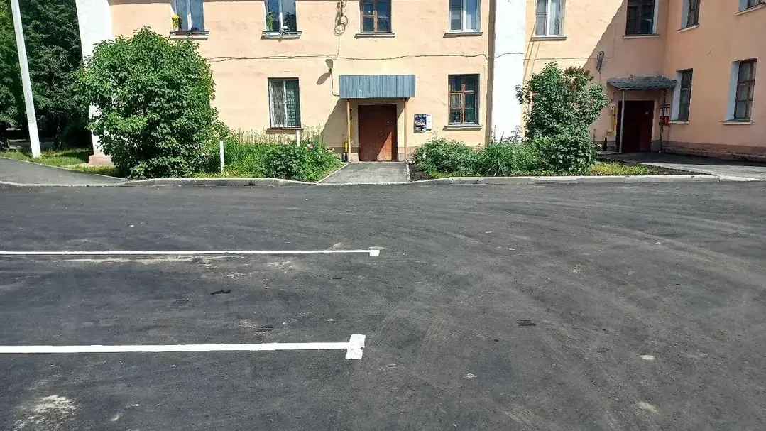 Прицеп вместо парковочного места: находчивый автовладелец из Электростали нашел «идеальное» решение