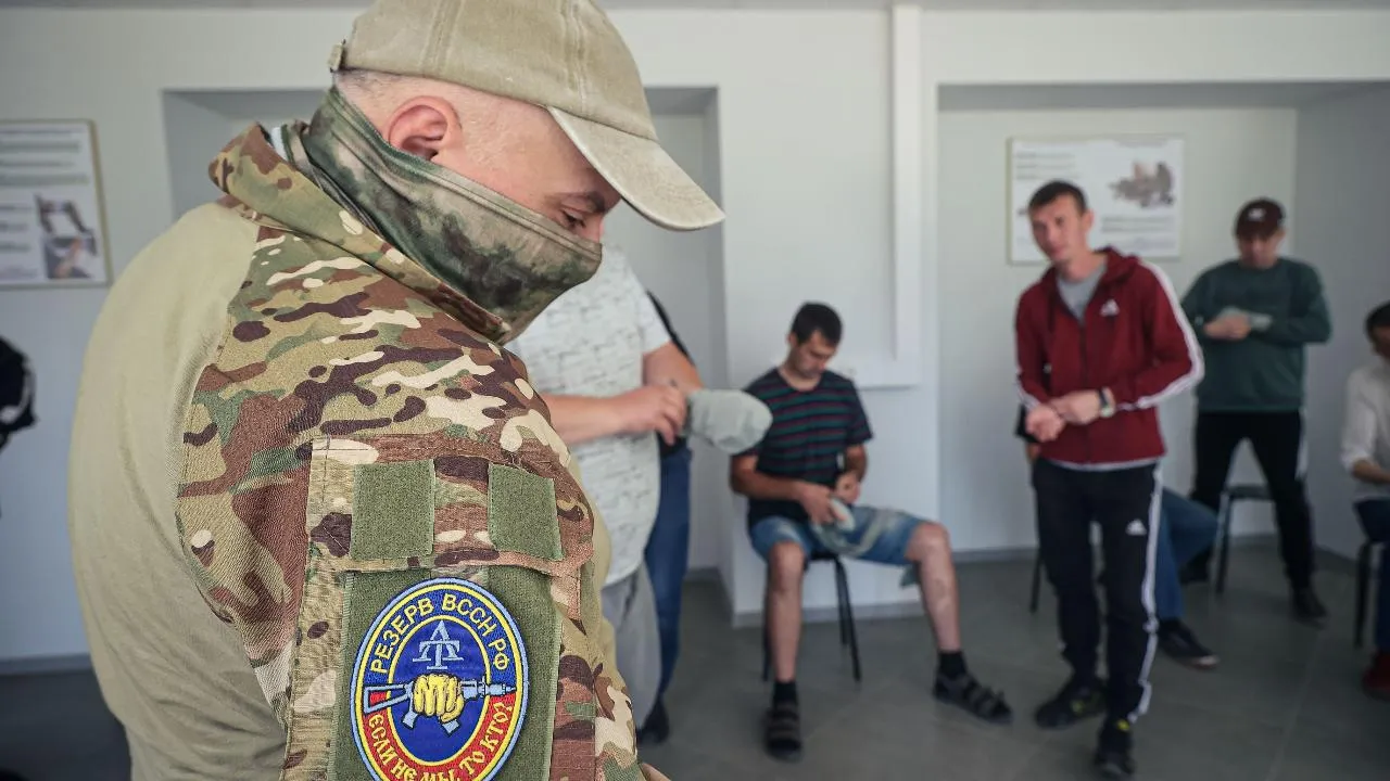 Жителям Подмосковья напомнили о работе центра отбора на военную службу по контракту