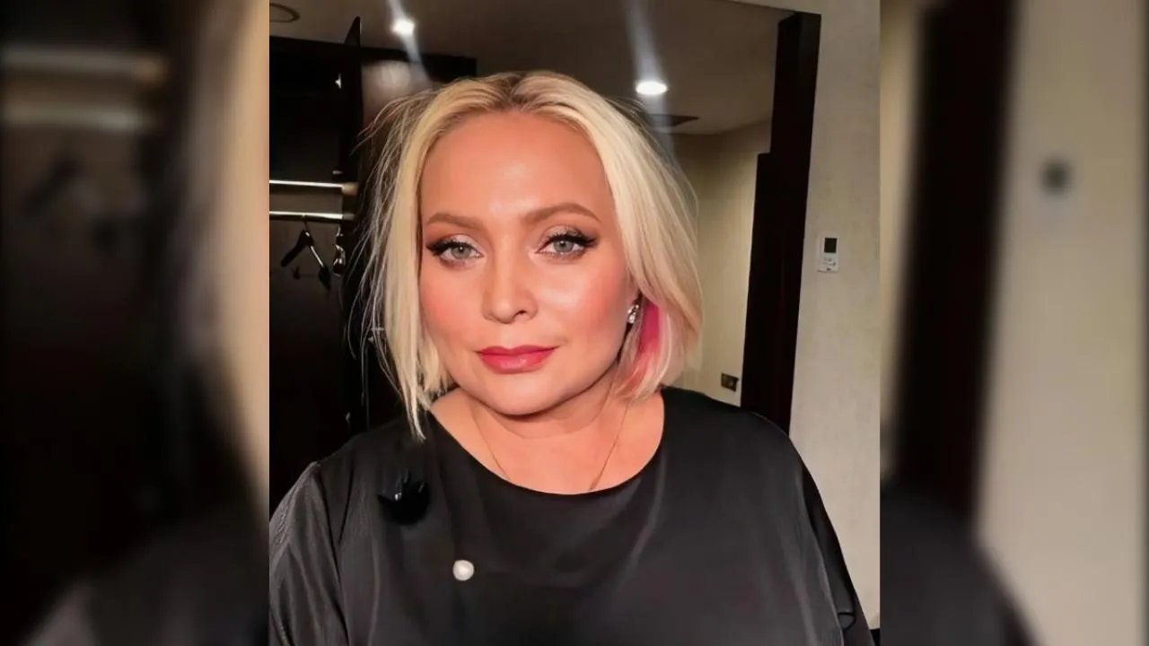 «Это не фильтры, я просто похудела»: Светлана Пермякова показала фото без ретуши