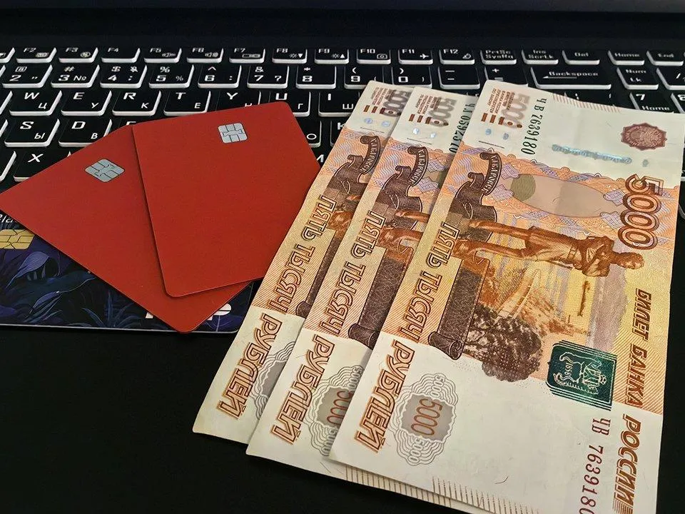 Россияне теряют доступ к деньгам после брони отелей: кто виноват и что делать
