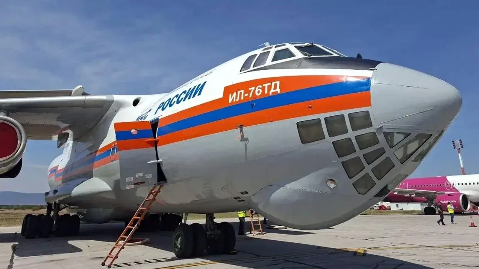 Военно-транспортный самолет Ил-76ТД МЧС России. Лола Джорджевич