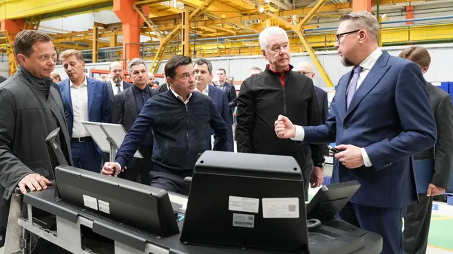Андрей Воробьев поблагодарил работников мытищинского завода «Метровагонмаш» за труд