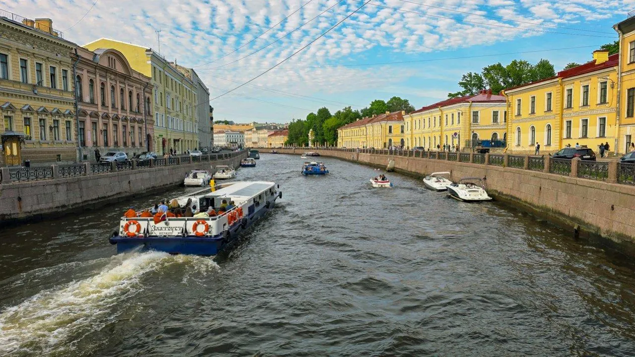 «Машина времени в СССР». Венгерские туристы едут за культурой в РФ: почему ностальгия сильнее политики?