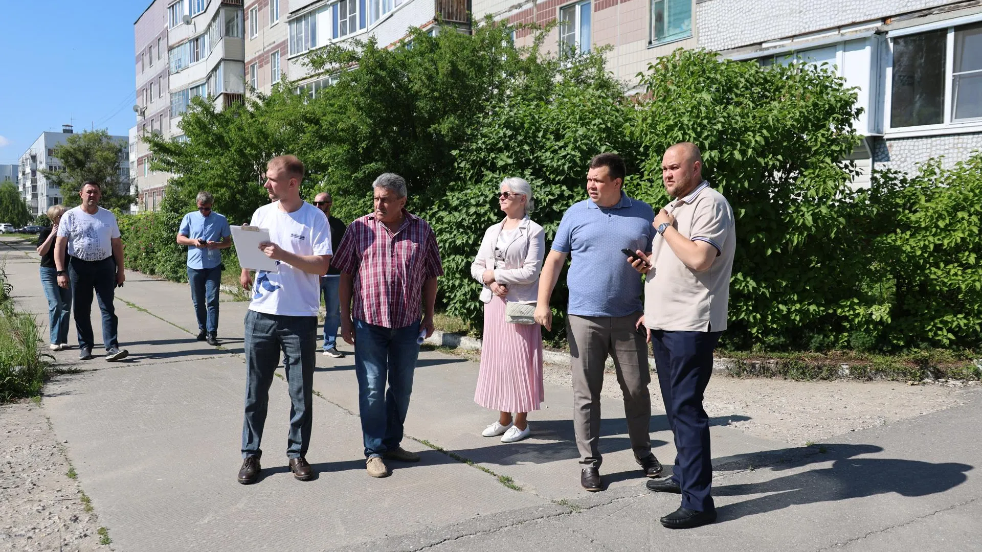 Без бумажных отчетов, но с живыми разговорами: ВРИП главы Павлово-Посадского округа провел объезд Электрогорска